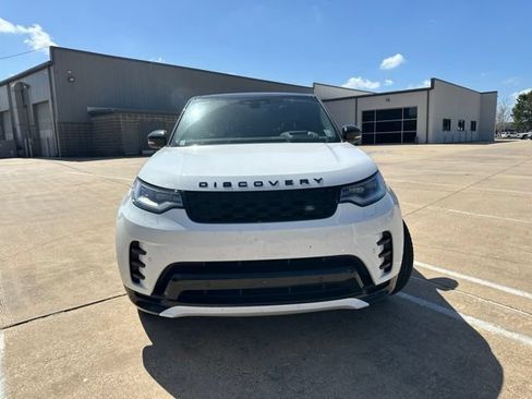 Used 2024 Land Rover Discovery Dynamic SE AWD/4WD image 2