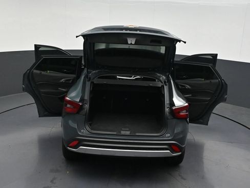 Used 2025 Chevrolet Trax LT FWD image 35