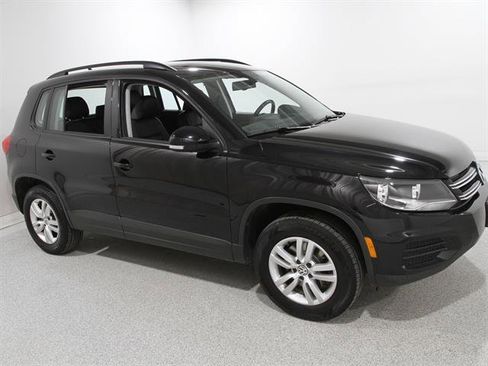 Used 2017 Volkswagen Tiguan S image 1