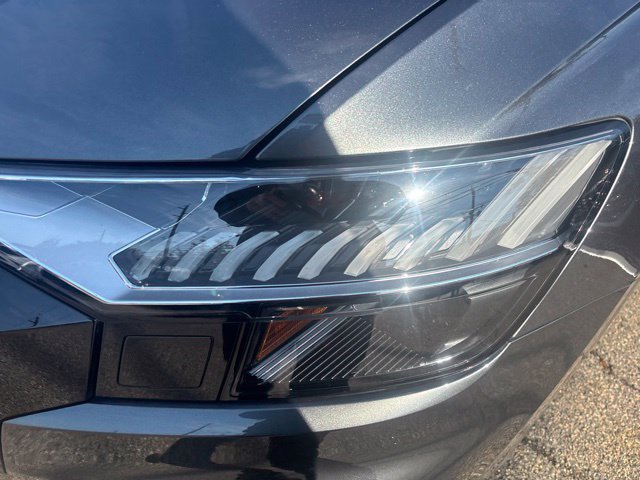 Used 2023 Audi SQ8 Premium Plus w/ Carbon Optic Package AWD/4WD image 2