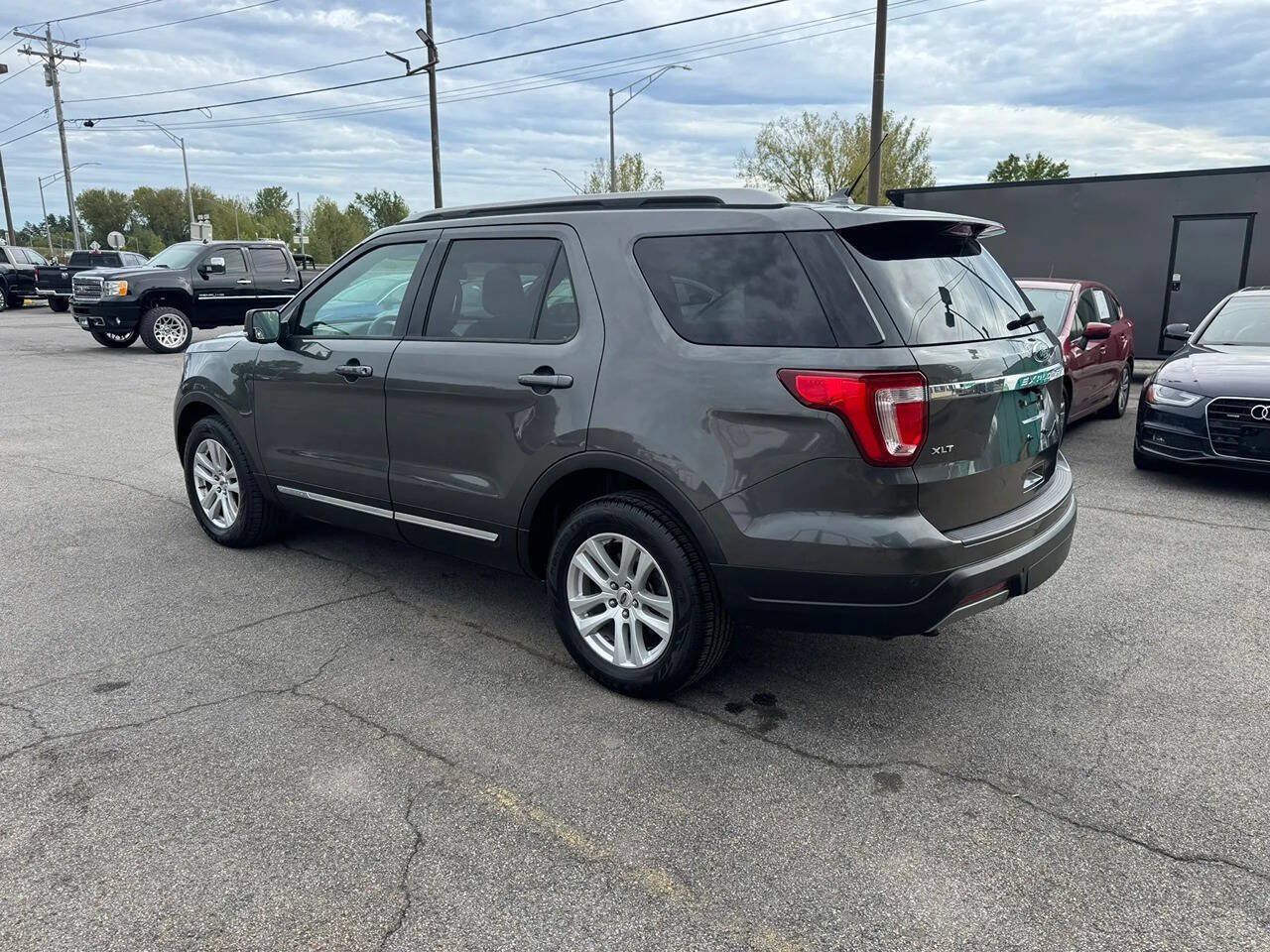 Used 2019 Ford Explorer XLT w/ Equipment Group 202A AWD/4WD image 3