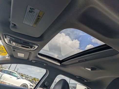 Used 2025 Hyundai Elantra Limited image 19