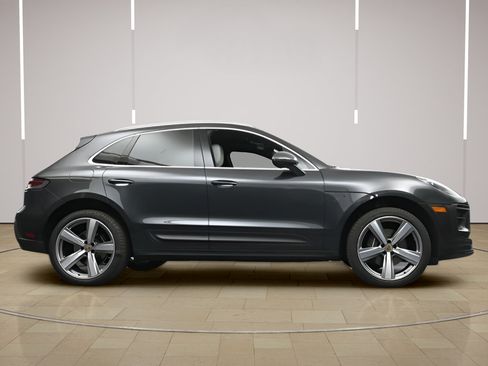 Certified 2024 Porsche Macan AWD/4WD image 30