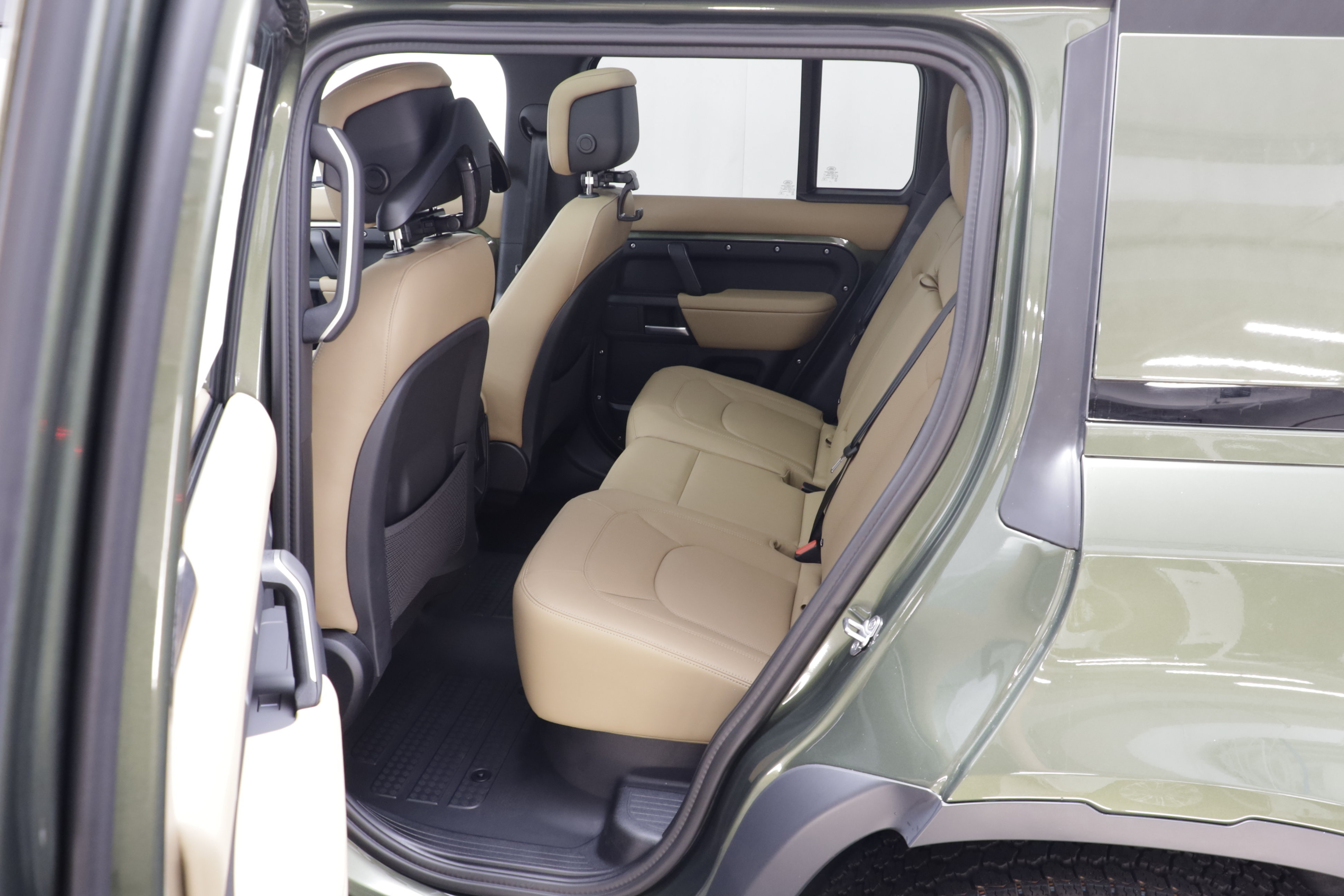 New 2026 Land Rover Defender 110 S AWD/4WD image 16
