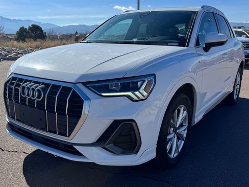 Used 2024 Audi Q3 2.0T Premium image 3