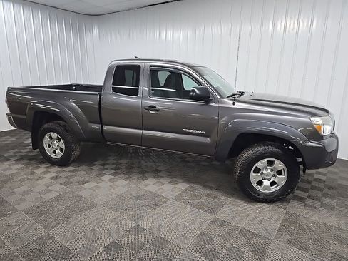 Used 2015 Toyota Tacoma 4x4 Access Cab w/ SR5 Package image 1