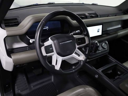 Used 2020 Land Rover Defender 110 SE image 4