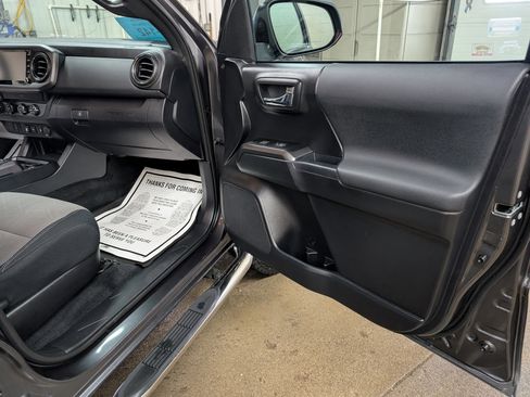 Used 2020 Toyota Tacoma TRD Off-Road AWD/4WD image 4
