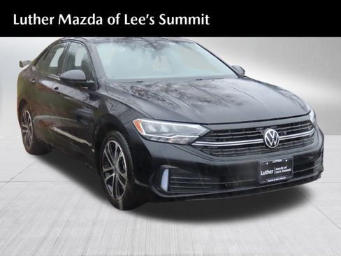 Used 2024 Volkswagen Jetta Sport image 1
