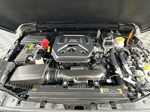 Used 2022 Jeep Wrangler Unlimited Sahara image 32