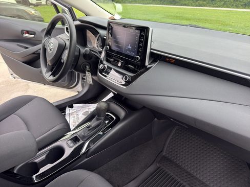 Used 2020 Toyota Corolla LE FWD image 27