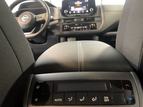 Used 2025 Nissan Pathfinder S AWD/4WD image 7