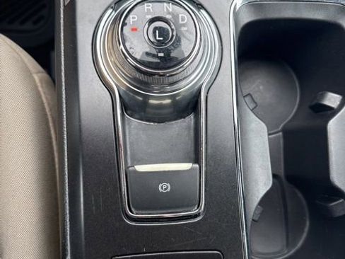 Used 2019 Ford Fusion SE FWD image 22
