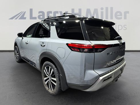 Certified 2024 Nissan Pathfinder Platinum image 3