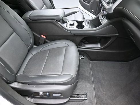 Used 2023 GMC Acadia SLT w/ Elevation Edition image 28