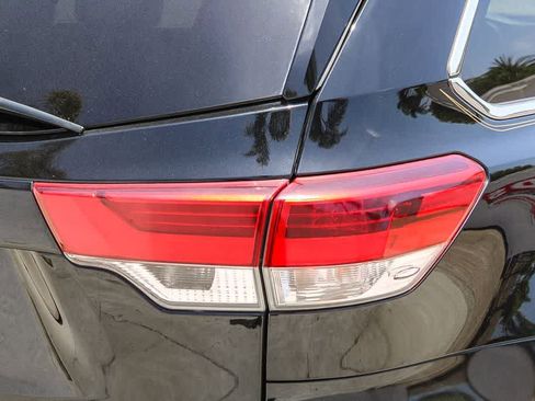 Used 2017 Toyota Highlander XLE AWD/4WD image 10