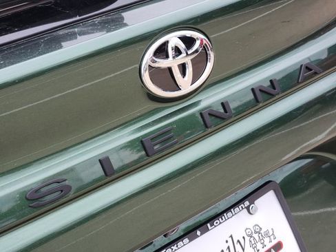 New 2026 Toyota Sienna XLE FWD image 9