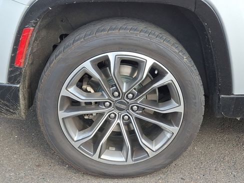 Used 2022 Jeep Wagoneer Series III w/ Flexible Seating Group image 8