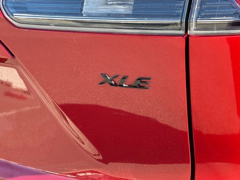 Used 2022 Toyota Corolla Cross XLE w/ Black Badges Package (TMS) image 24