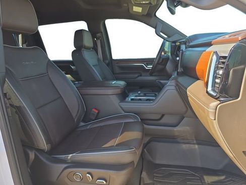 Used 2024 GMC Sierra 3500 Denali AWD/4WD image 17