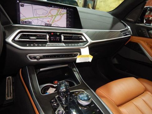 Used 2021 BMW X7 xDrive40i w/ M Sport Package image 29