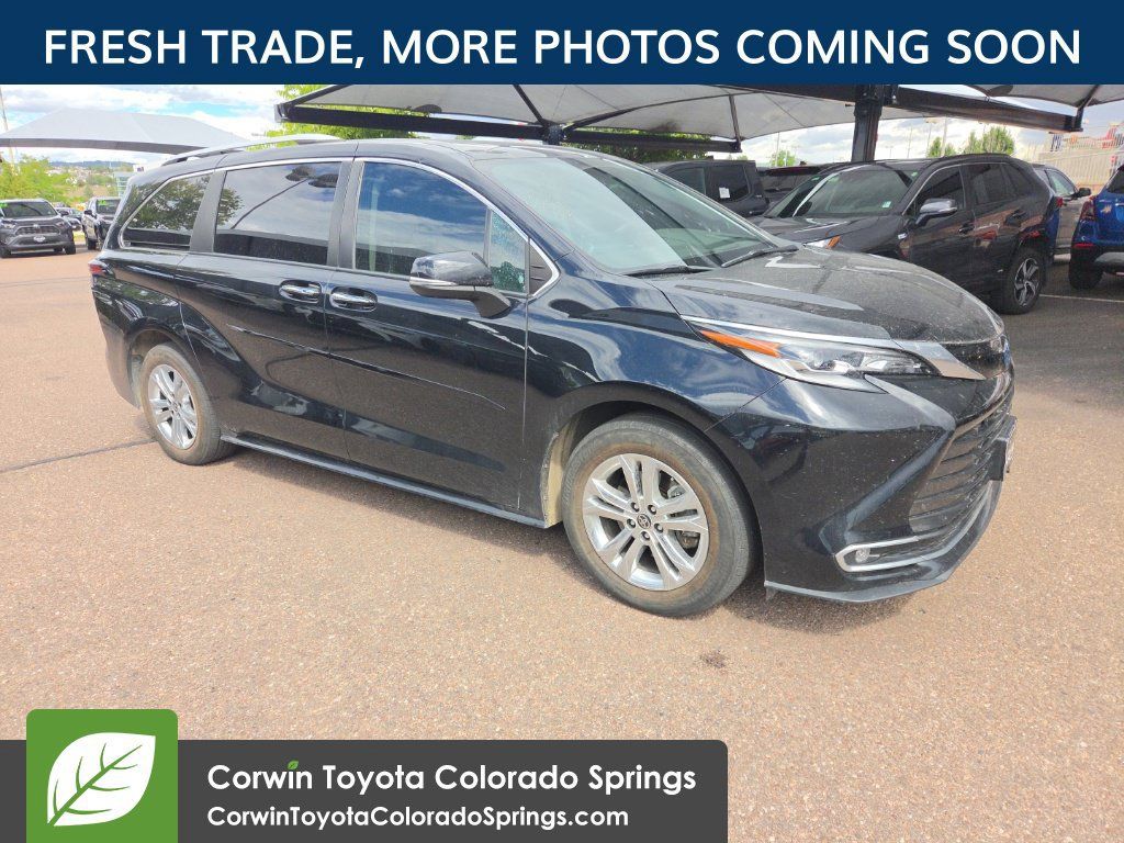 Used 2022 Toyota Sienna Platinum AWD/4WD image 2