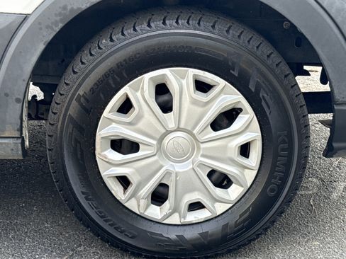 Used 2015 Ford Transit 150 XLT image 12