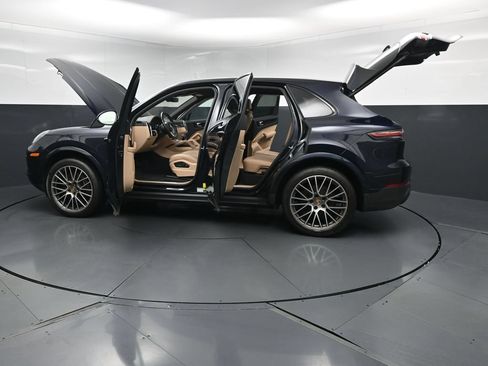 Used 2022 Porsche Cayenne AWD/4WD image 35