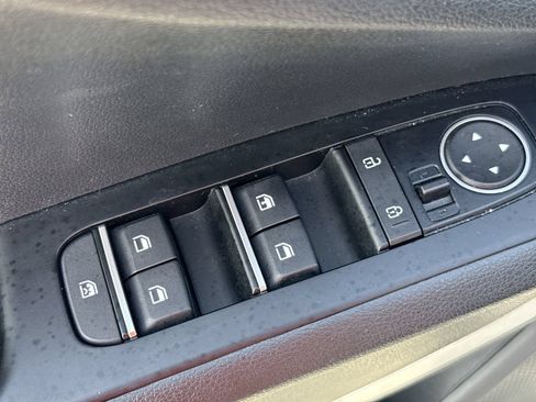 Used 2025 Kia Soul LX w/ LX Technology Package FWD image 15