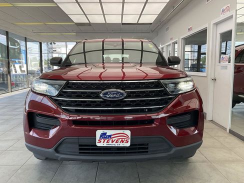 Used 2020 Ford Explorer XLT AWD/4WD image 2