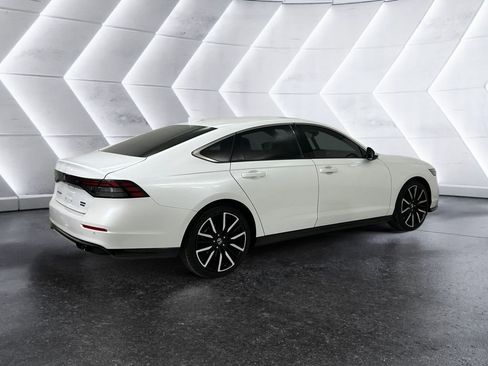 Used 2024 Honda Accord Touring image 4