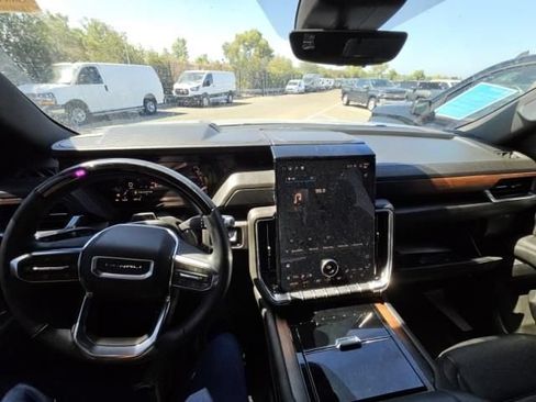 Used 2025 GMC Yukon Denali w/ Denali Reserve Package AWD/4WD image 13