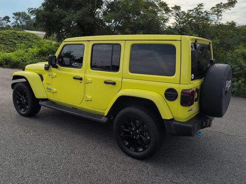 Used 2022 Jeep Wrangler Unlimited Sahara w/ Cold Weather Group AWD/4WD image 4