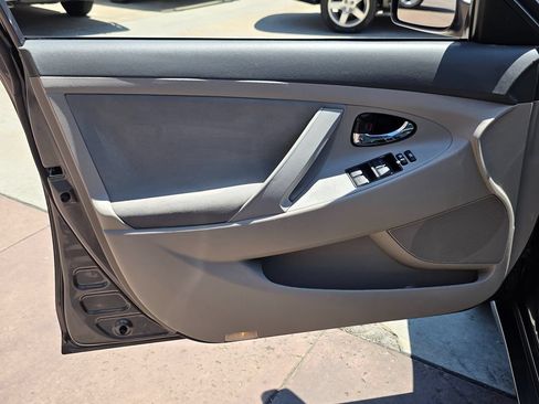 Used 2009 Toyota Camry LE FWD image 25