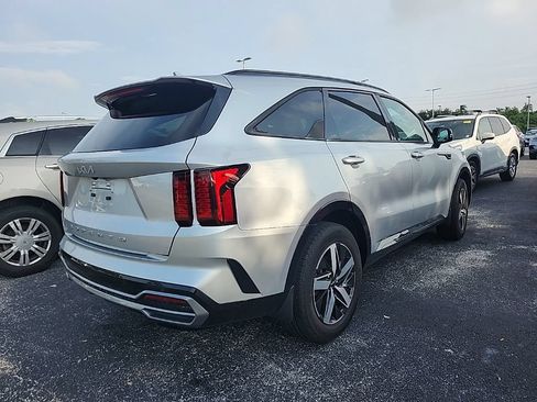 Used 2022 Kia Sorento S FWD image 3
