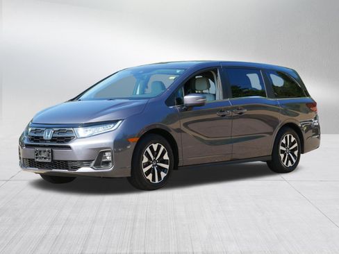 Used 2025 Honda Odyssey EX-L image 3
