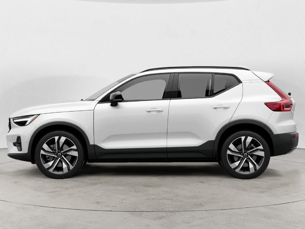 Certified 2023 Volvo XC40 B5 Plus w/ Protection Package Premier AWD/4WD image 3