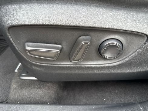 Used 2023 Toyota Highlander XSE FWD image 14