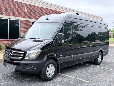 Used 2014 Mercedes-Benz Sprinter 2500 image 2