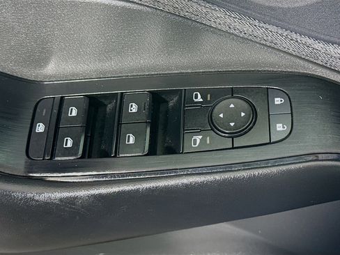 Used 2023 Nissan Rogue S FWD image 24