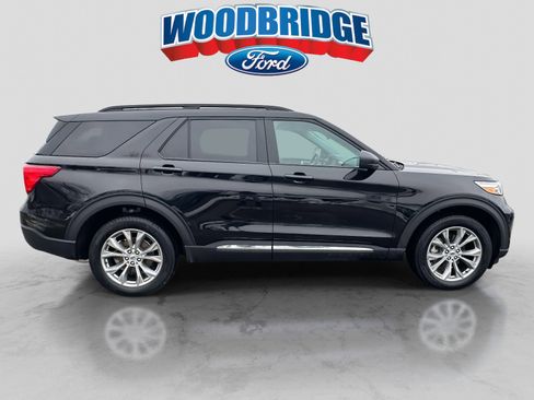 Used 2022 Ford Explorer XLT w/ Equipment Group 202A image 3