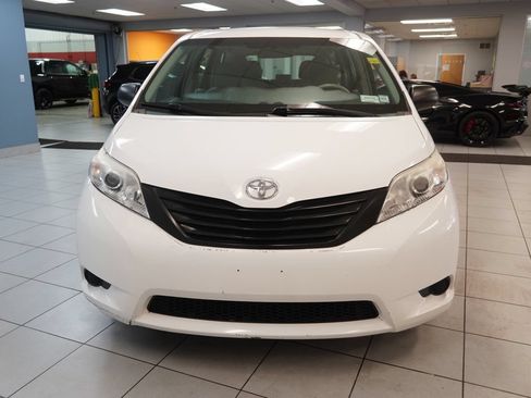 Used 2014 Toyota Sienna L FWD image 13