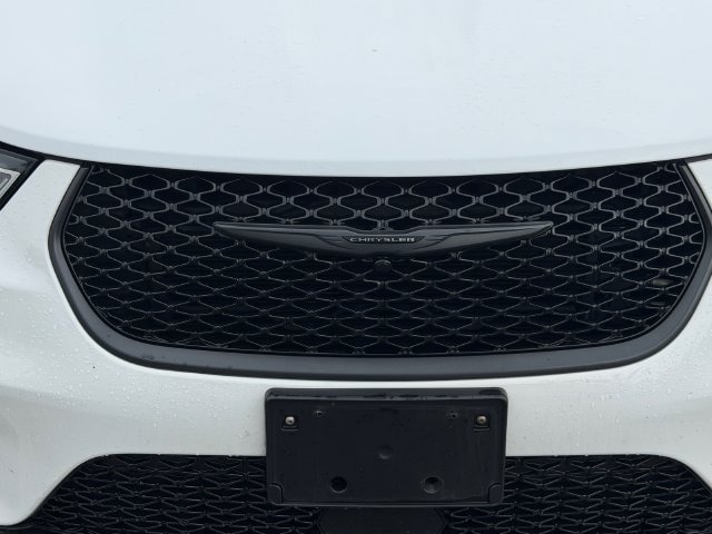 Used 2026 Chrysler Pacifica Limited w/ S Appearance Package FWD image 3