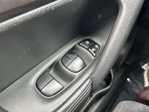 Used 2016 Nissan Rogue S image 18