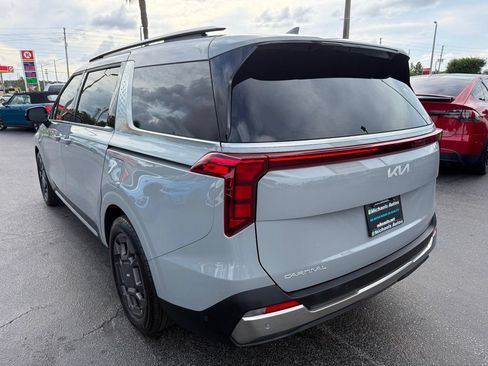 Used 2025 Kia Carnival SX FWD image 7