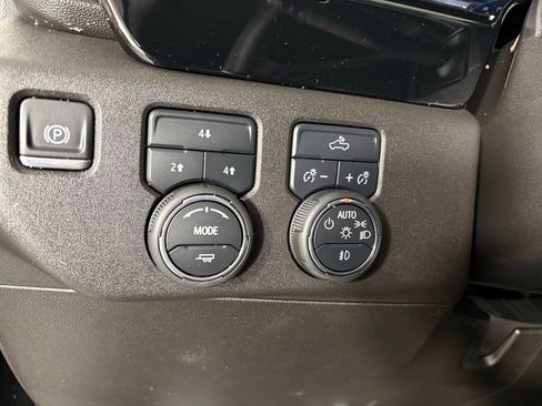 Used 2025 Chevrolet Silverado 2500 LT w/ Convenience Package image 25