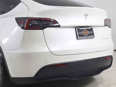 Used 2021 Tesla Model Y Long Range image 23