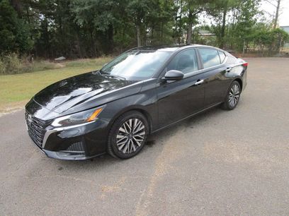 Used 2024 Nissan Altima 2.5 SV