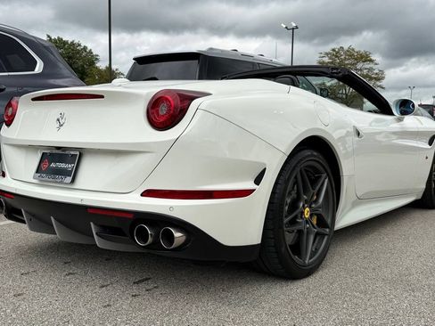 Used 2015 Ferrari California T RWD image 7