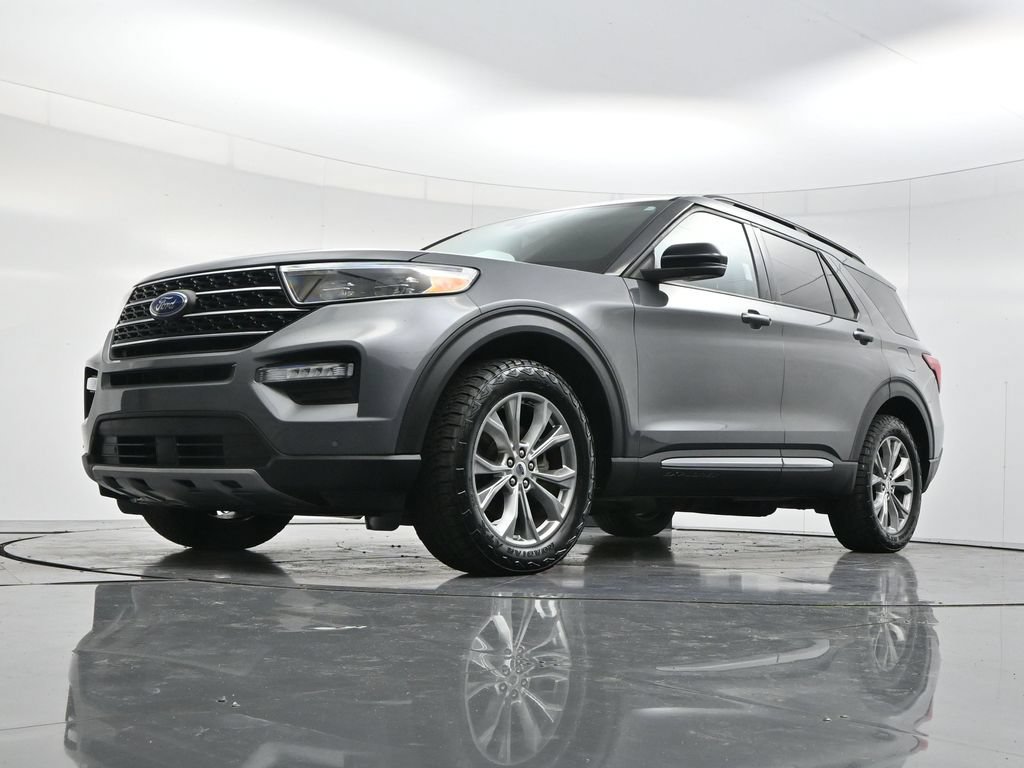 Used 2024 Ford Explorer XLT w/ Equipment Group 202A AWD/4WD image 45